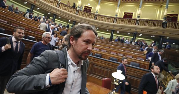Foto: El líder de Podemos, Pablo Iglesias, tras un pleno del Congreso de los Diputados. (EFE)