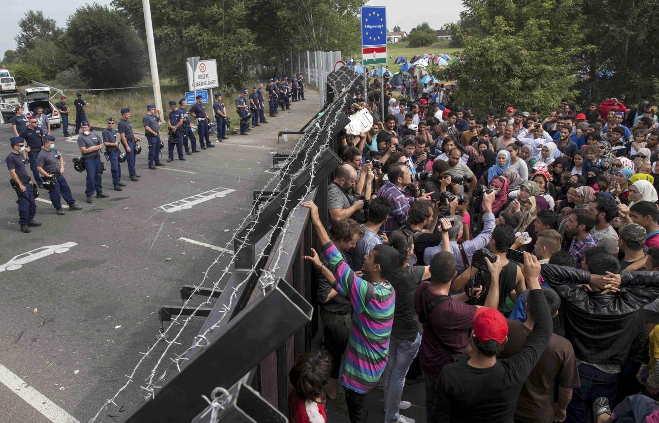 Foto: Migrantes en la frontera de Hungría, cerca del pueblo de Horgos, Serbia, el 16 de septiembre de 2015 (Reuters).