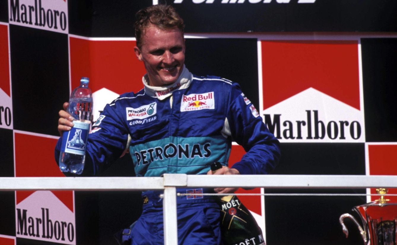 Johnny Herbert en el podio de Hungaroring, en 1997.
