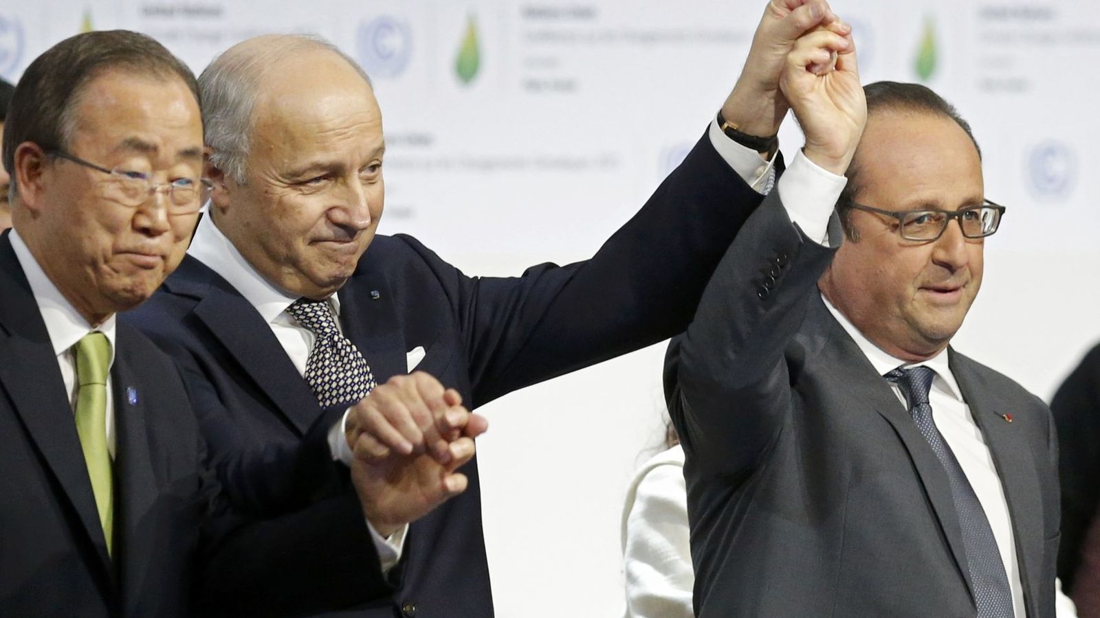 Foto: Ban Ki Moon, Lauren Fabius y François Hollande celebran el acuerdo en la Cumbre del Clima de París