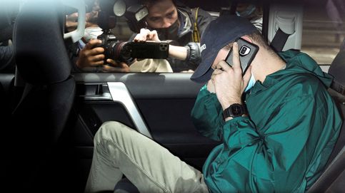 Djokovic, detenido y de regreso al hotel infame, espera el juicio de su deportación
