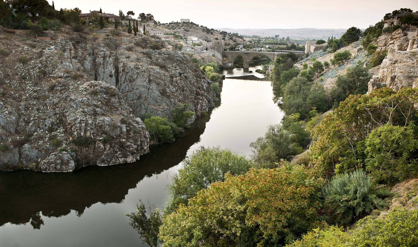 El río Tajo a su paso por Toledo. (EFE)