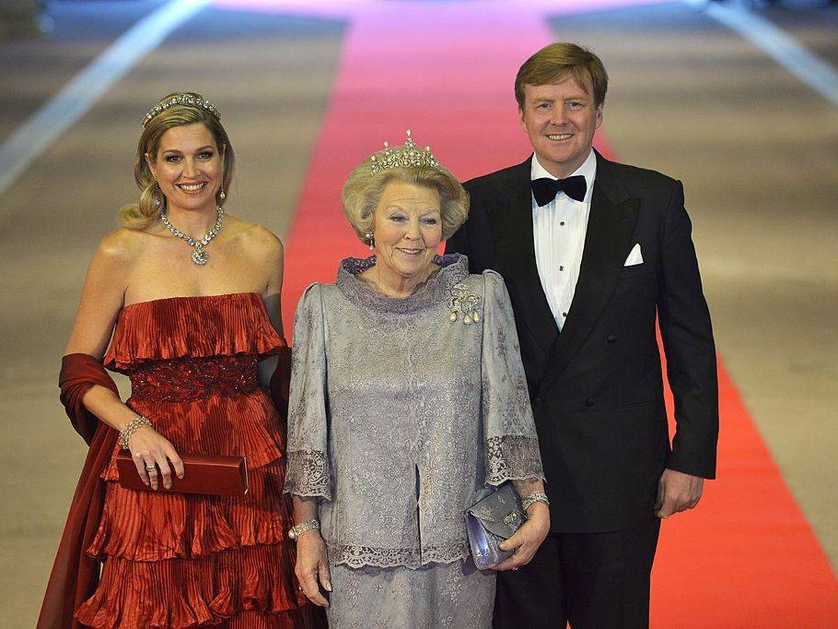 Foto: Los reyes Guillermo y Máxima de Holanda, con la princesa Beatriz. (Getty)