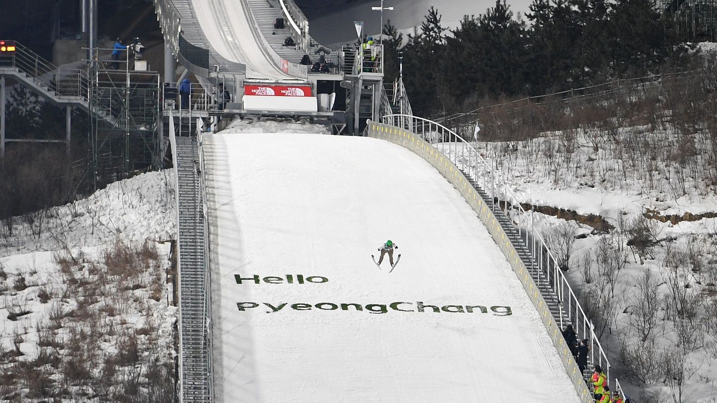 Vista general del centro de salto de esquí (EFE)