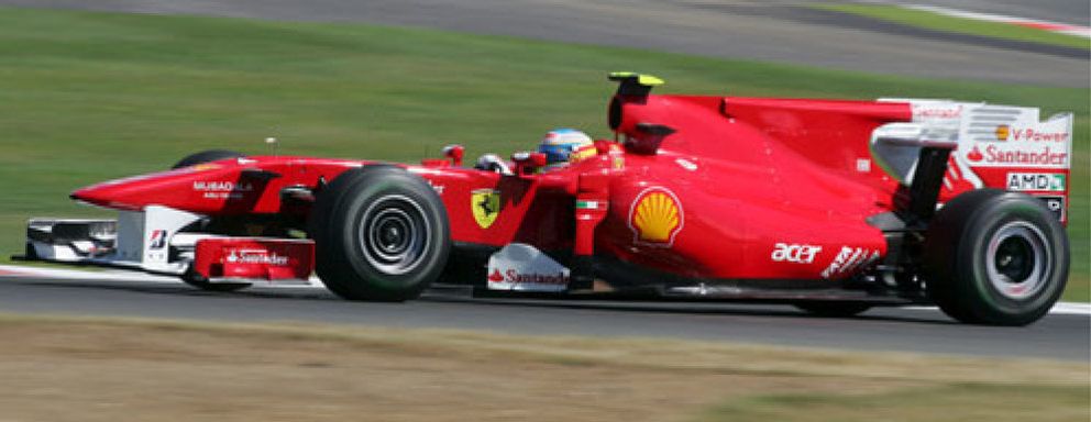 Foto: El Ferrari de Alonso es segundo, tras Webber