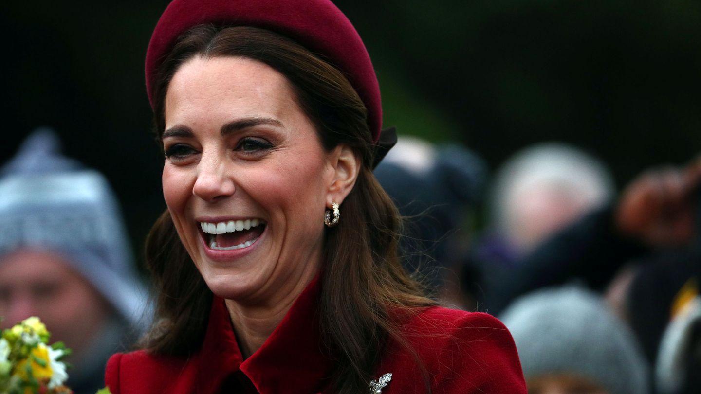 Detalle de las joyas y el tocado de Kate.  (Reuters)