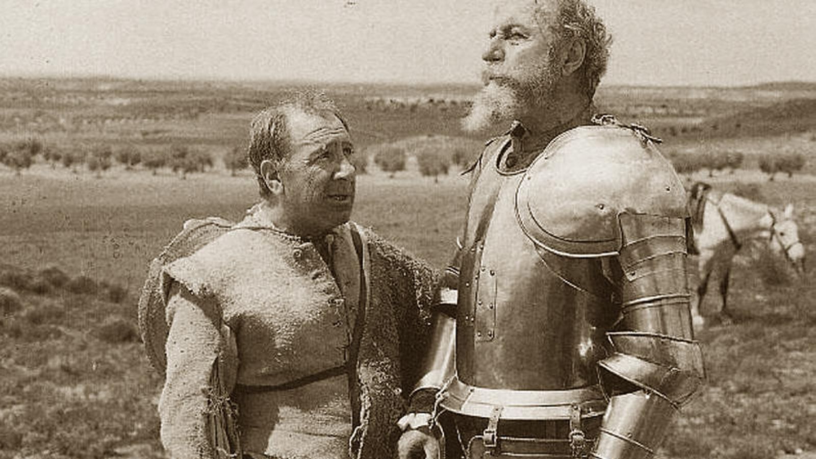 Foto: Alfredo Landa (i) interpretando a Sancho Panza y Fernando Rey a Alonso Quijano en la serie para la televisión de El Quijote.