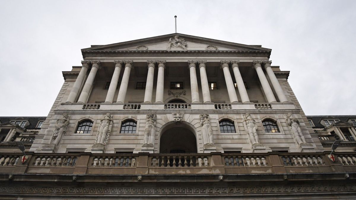 El Banco de Inglaterra sube tipos del 1,25% al 1,75% y augura recesión en el cuarto trimestre