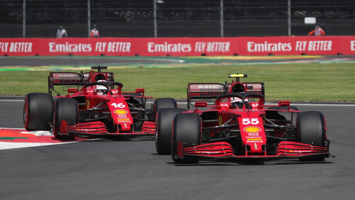 El sapo que Carlos Sainz tuvo que tragarse en México tras ser parado dos veces por Ferrari