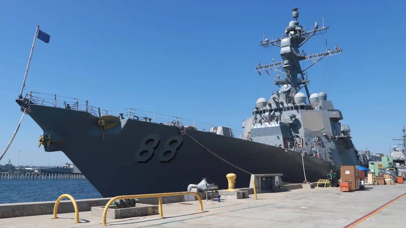 Foto: El destructor de la clase Arleigh Burke USS Preble ha sido el primer barco de la marina de EEUU en instalar el nuevo cañón láser de Lockheed Martin. (US Navy)