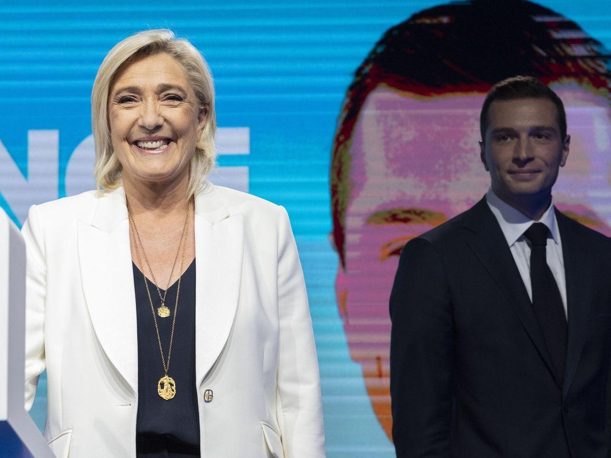 Foto: Marine Le Pen y Jordan Bardella, de la Agrupación Nacional (EFE/EPA/ANDRE PAIN)