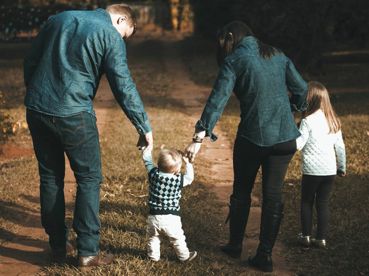 Foto: Los mitos sobre las parejas con hijos que no te hacen ningún bien. (Pexels/Vidal Valiejo Jr)