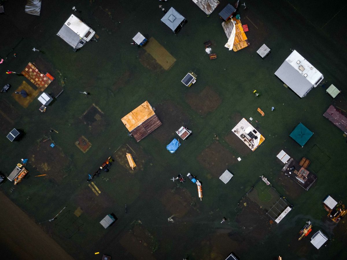 Foto: Caravanas bajo el agua en un 'camping' holandés. (EFE)