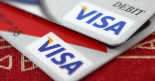 Foto: File of Visa credit cards are displayed in Washington in this file photo