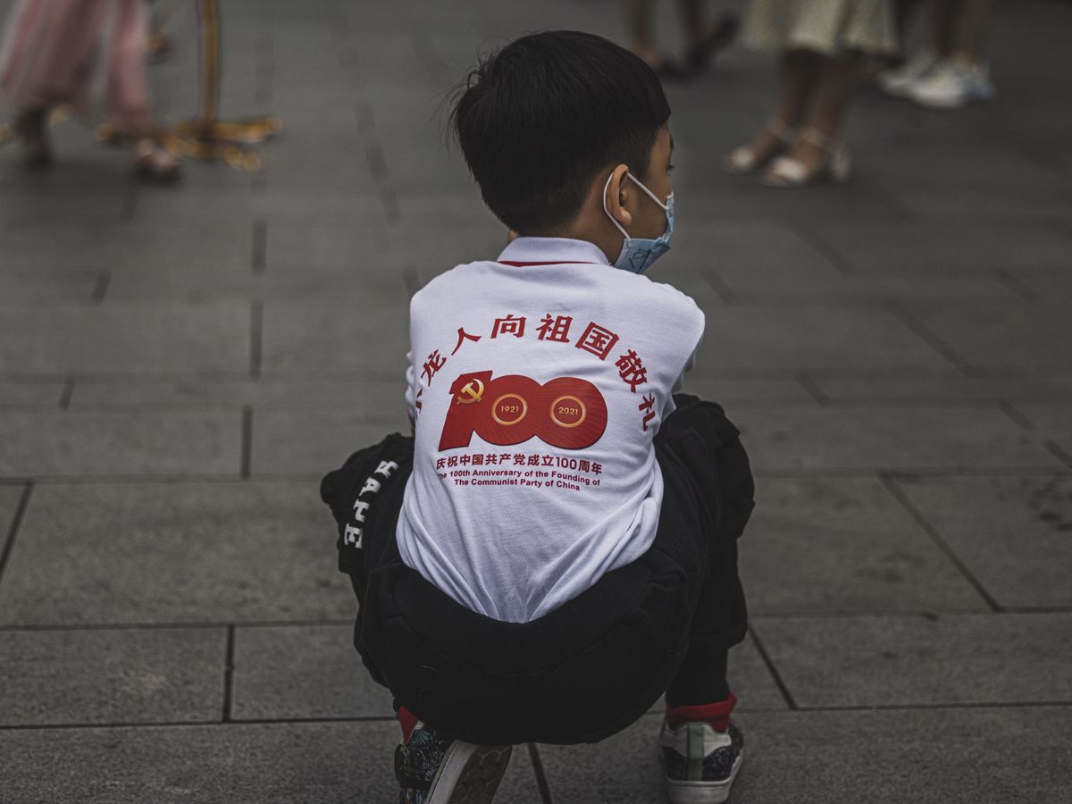 Foto: Un niño en Shanghái. (EFE/EPA/Alex Plaveski)