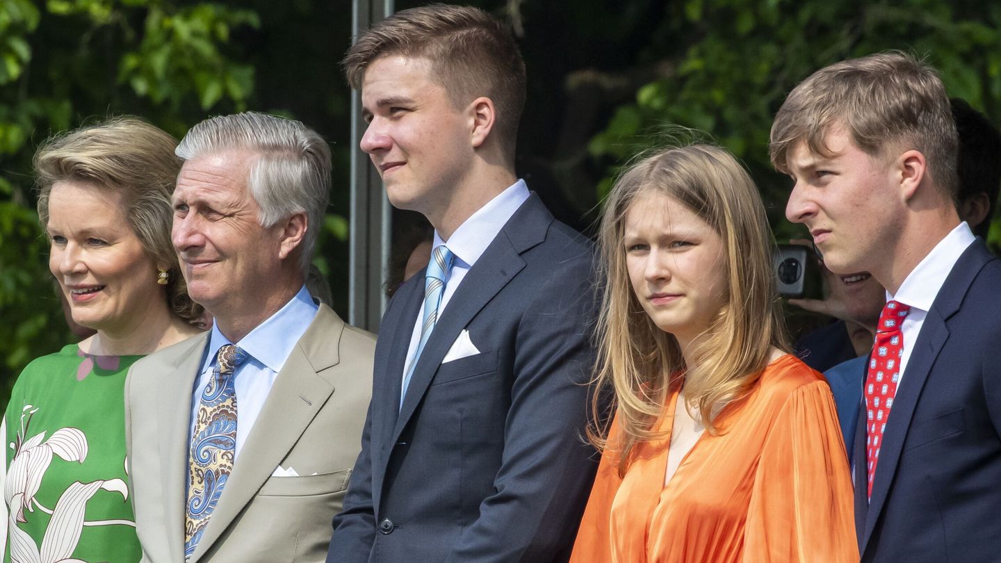Los reyes belgas junto a sus hijos. (Reuters)