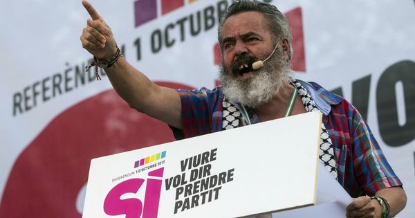 Foto: Juan Manuel Sánchez Gordillo participó en el acto de la CUP de Badalona el fin de semana anterior al referéndum. (EFE)