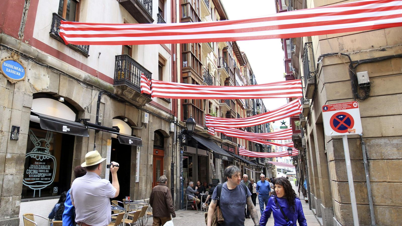 Foto: Bilbao, engalanado por la final copera (Efe)