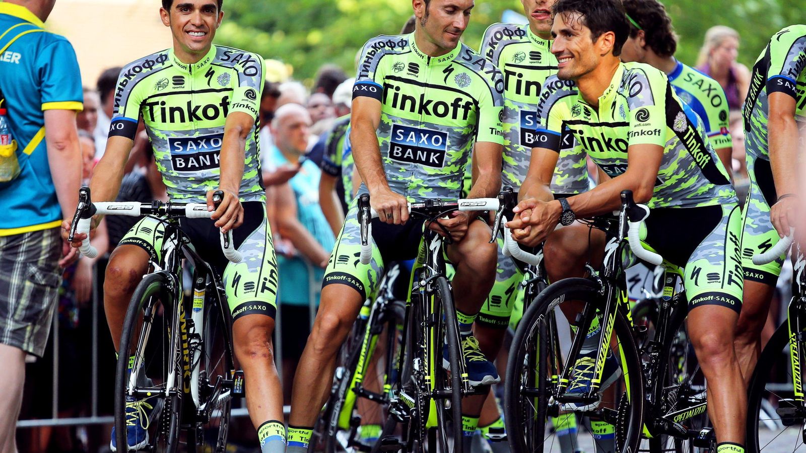 Foto: Alberto Contador (i) junto con sus compañeros durante la presentación del Tour en Utrecht. (EFE)