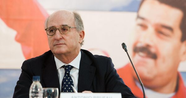 Foto: El presidente de Repsol, Antonio Brufau, en la firma de un acuerdo con PDVSA en 2014. (EFE)