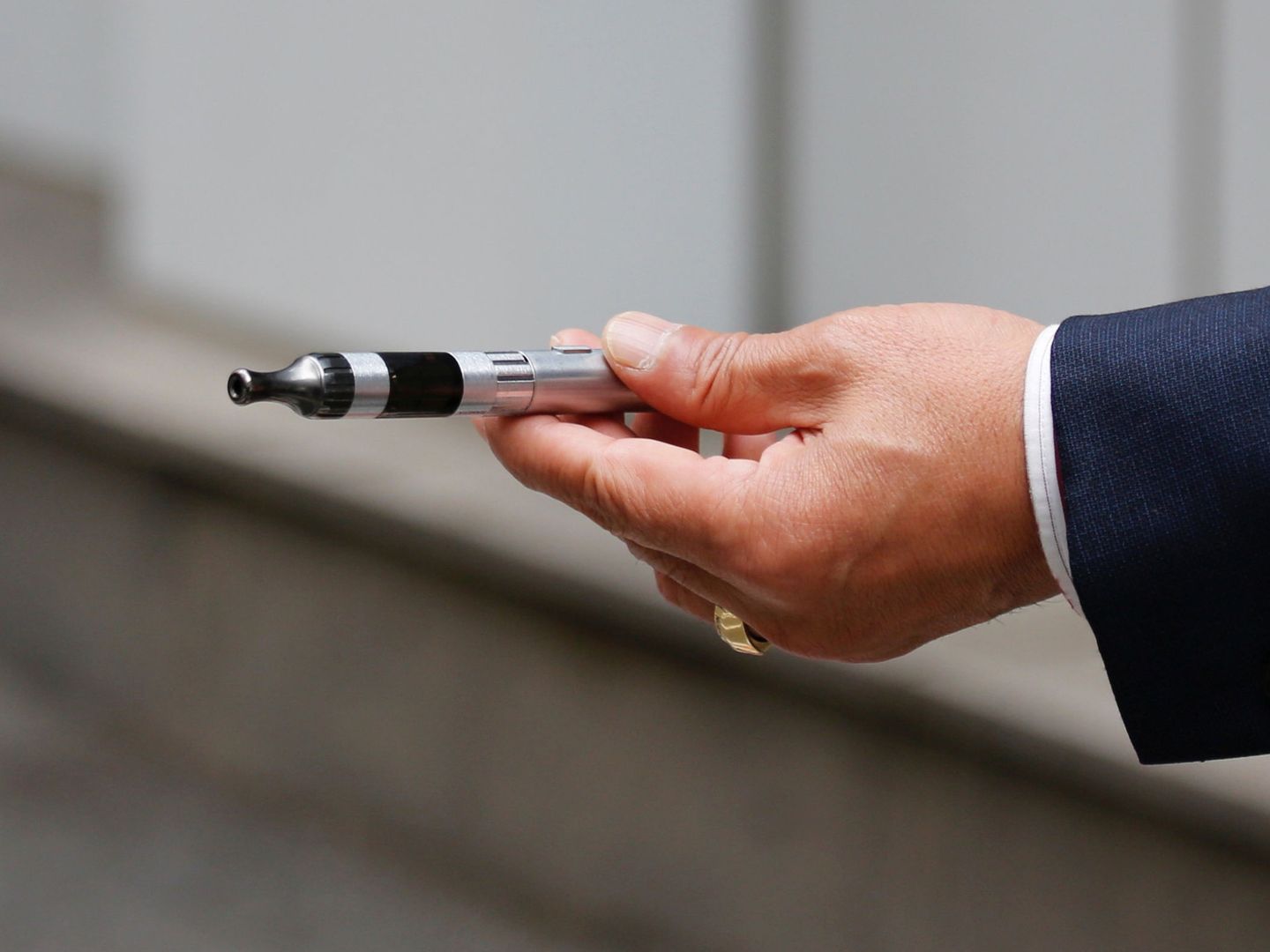 Un cigarrillo electrónico. (Reuters)