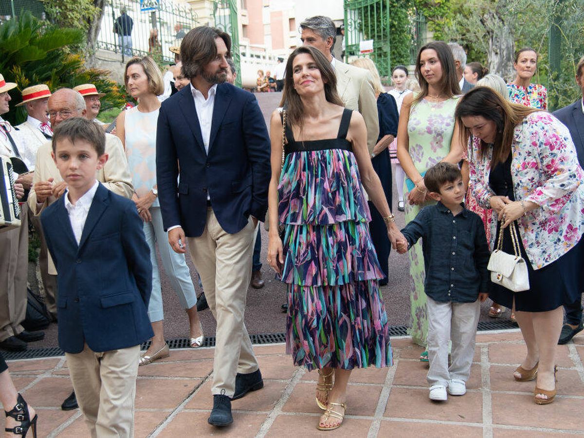 Foto: Carlota Casiraghi, con su marido y sus hijos. (Getty)