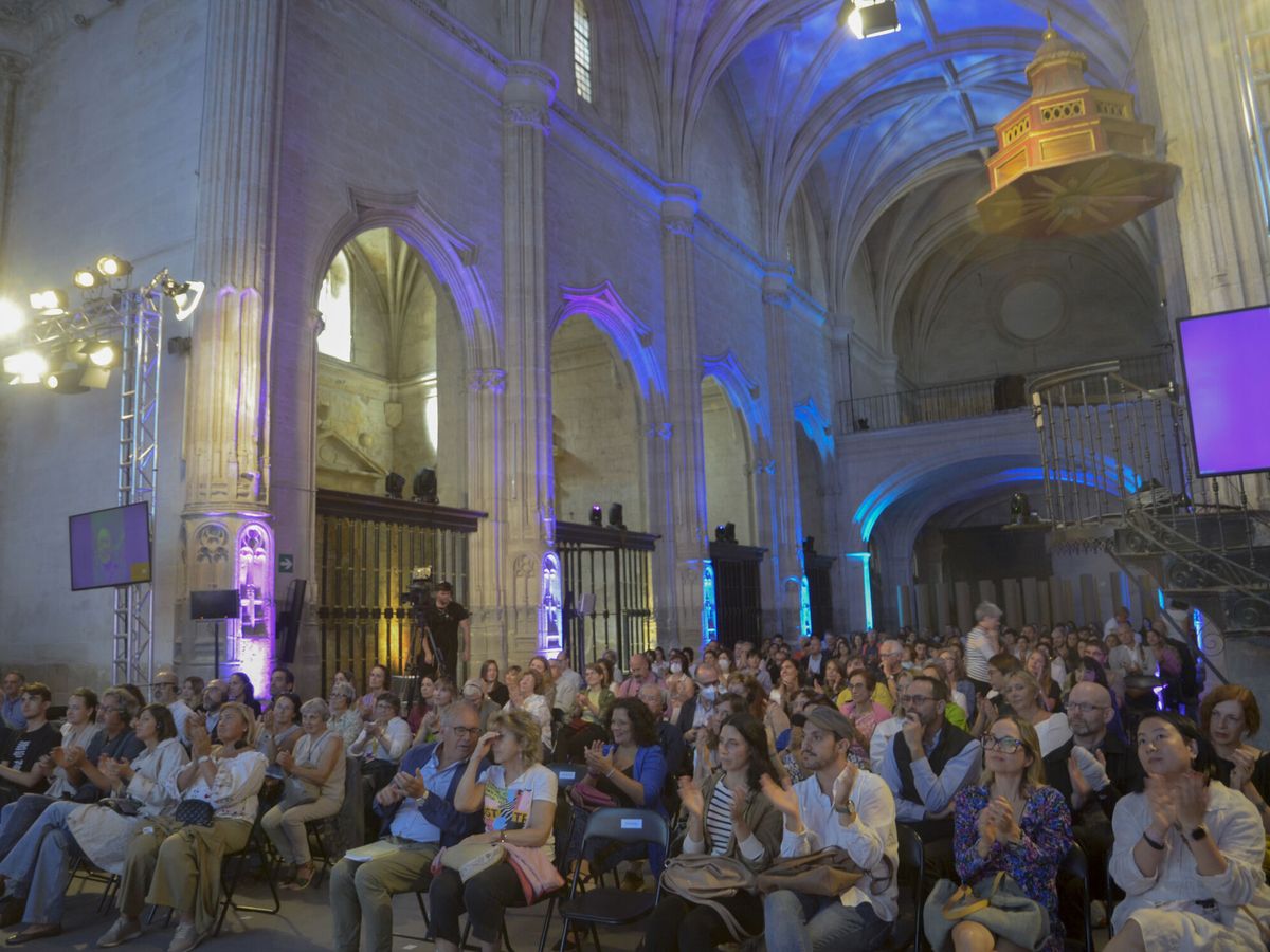Foto: El público en el Hay Festival de Segovia de 2022, durante la intervención de Ai Wei Wei. (EFE/Pablo Martín)