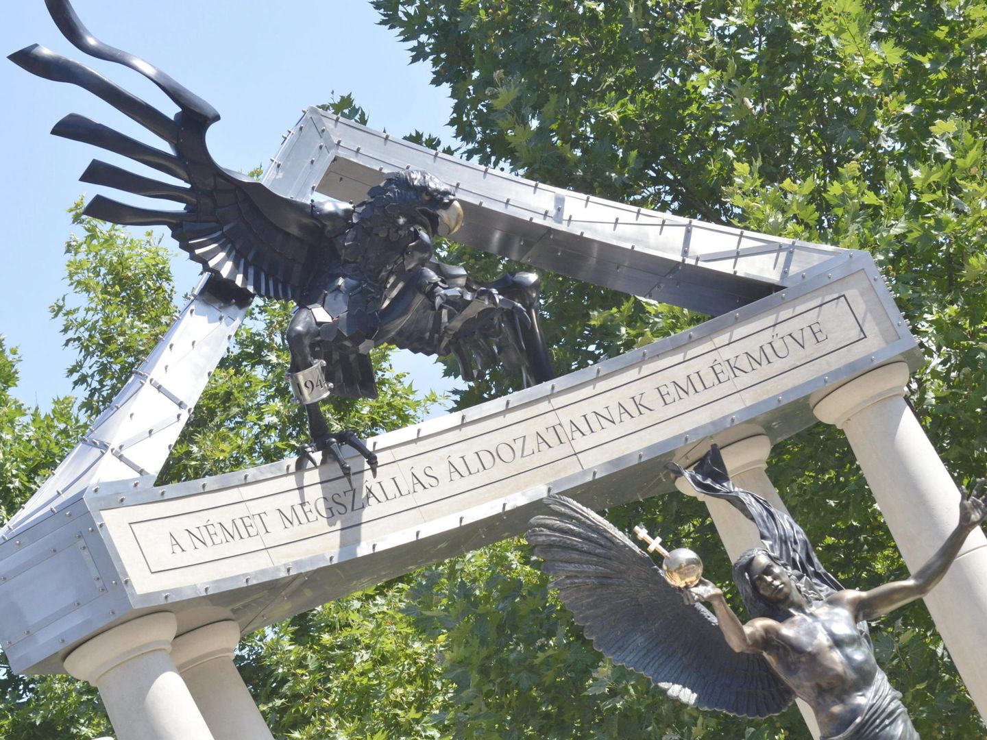El monumento dedicado a las víctimas de la ocupación nazi en Budapest. (EFE)