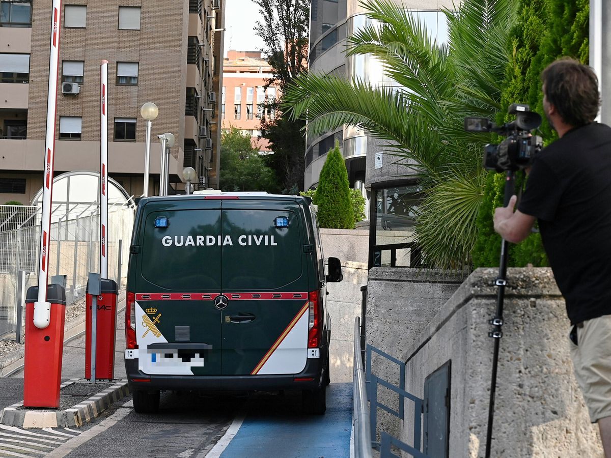 Foto: Una furgoneta de la Guardia Civil entra en la Audiencia Provincial de Madrid. (EFE/Fernando Villar)