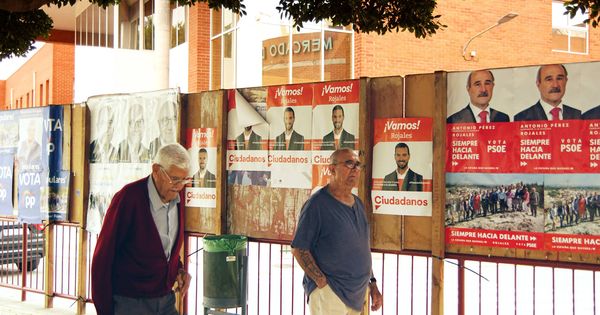 Foto: Carteles electorales en Rojales. (Antonio Trives)