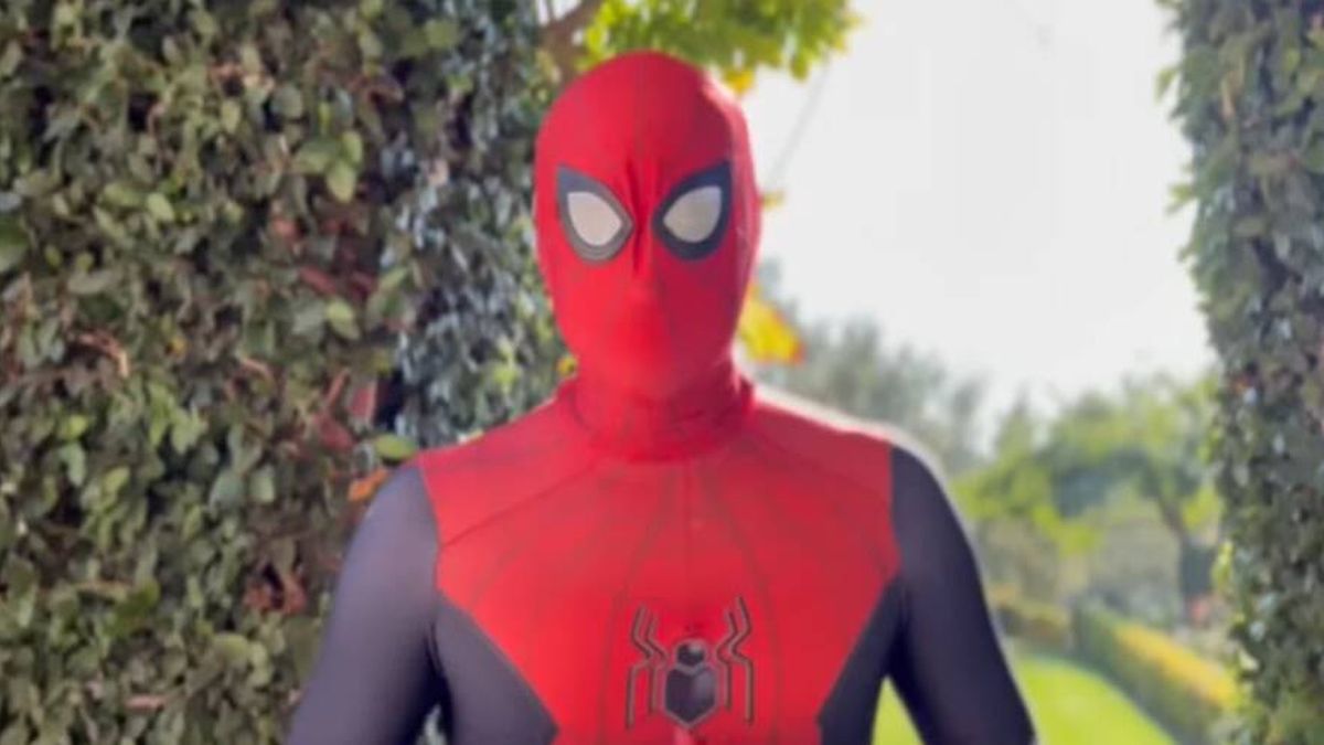 ¿Quién es este miembro de la realeza y por qué se disfraza de Spider-Man?