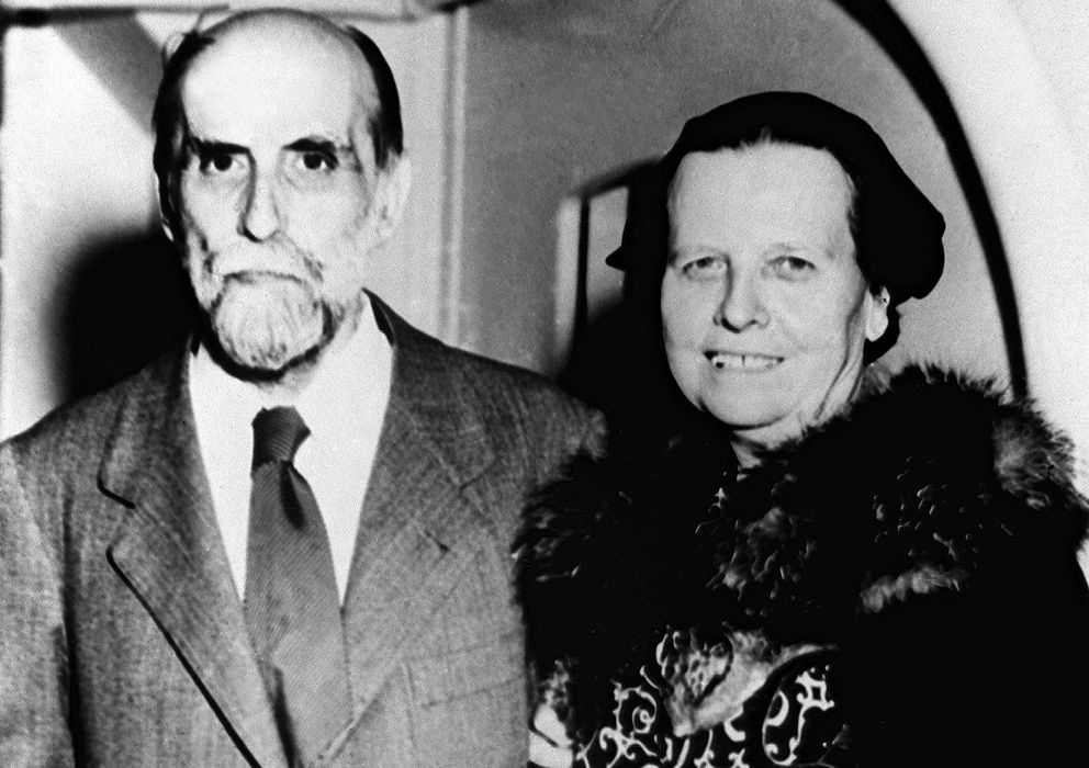 Foto: Juan Ramón Jiménez y su esposa, Zenobia Camprubí (1956). (EFE)