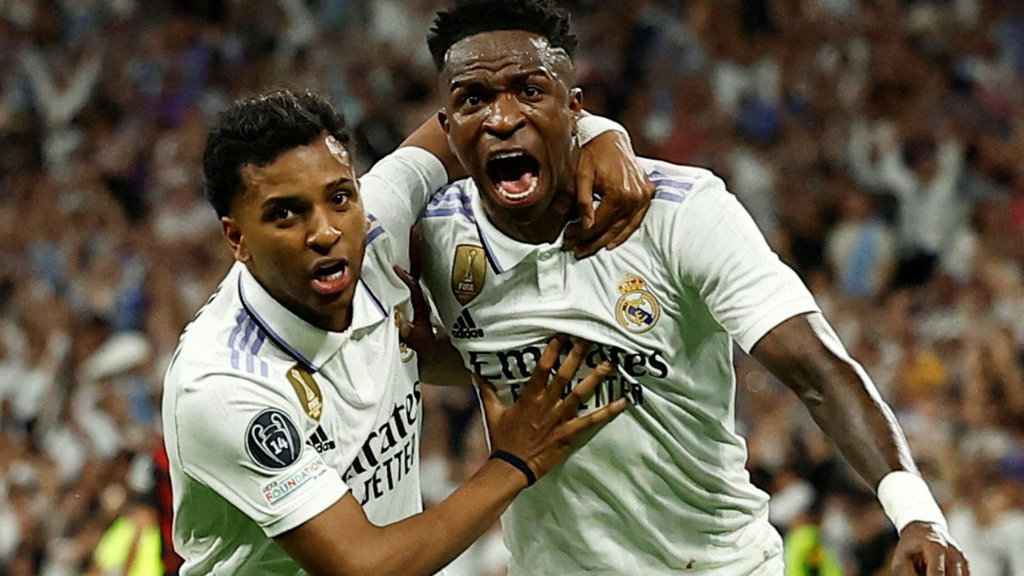 Vinicius Junior y Rodrygo celebran un gol frente al Manchester City. (Reuters/Juan Medina).
