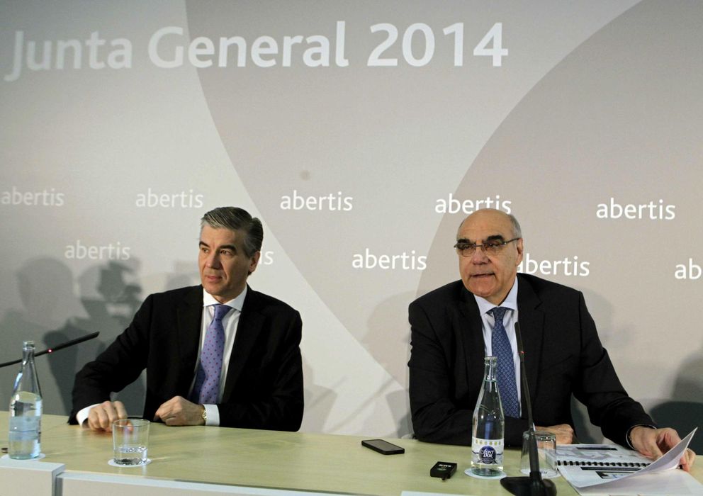 Foto: El consejero delegado de Abertis, Francisco Reynés; y el presidente, Salvador Alemany. EFE