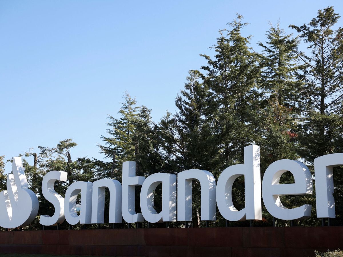 Foto: Logo de Santander a la entrada de la ciudad financiera. (Reuters)