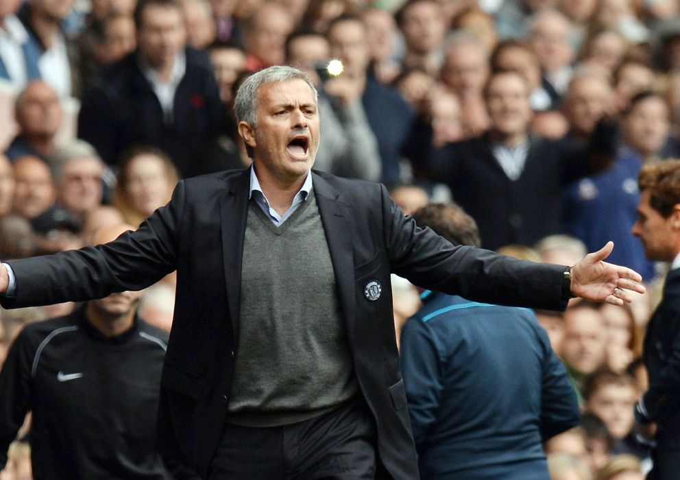 Foto: Mourinho, dando órdenes durante un partido del Chelsea