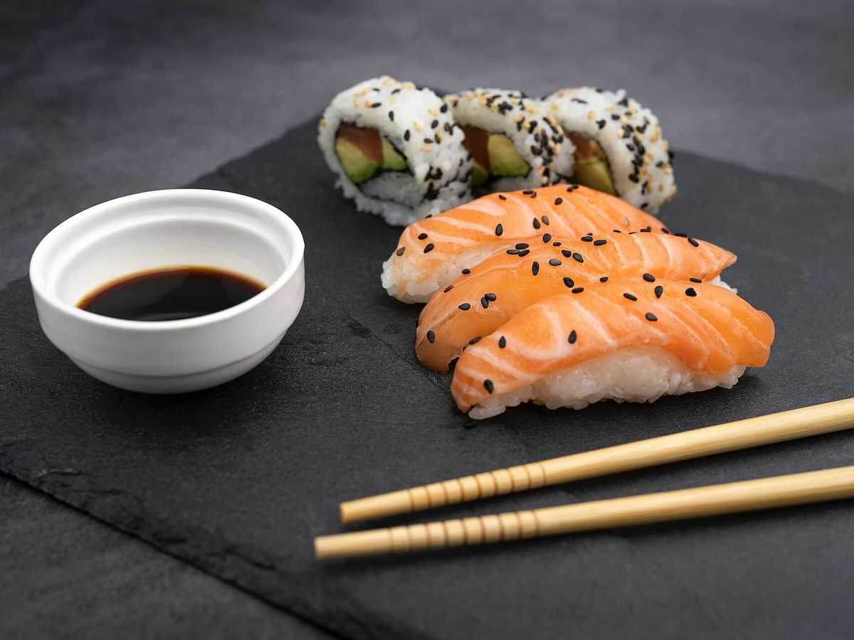 Foto: Esto es todo lo que haces mal al comer sushi. (Andraz Lazic para Unsplash)  