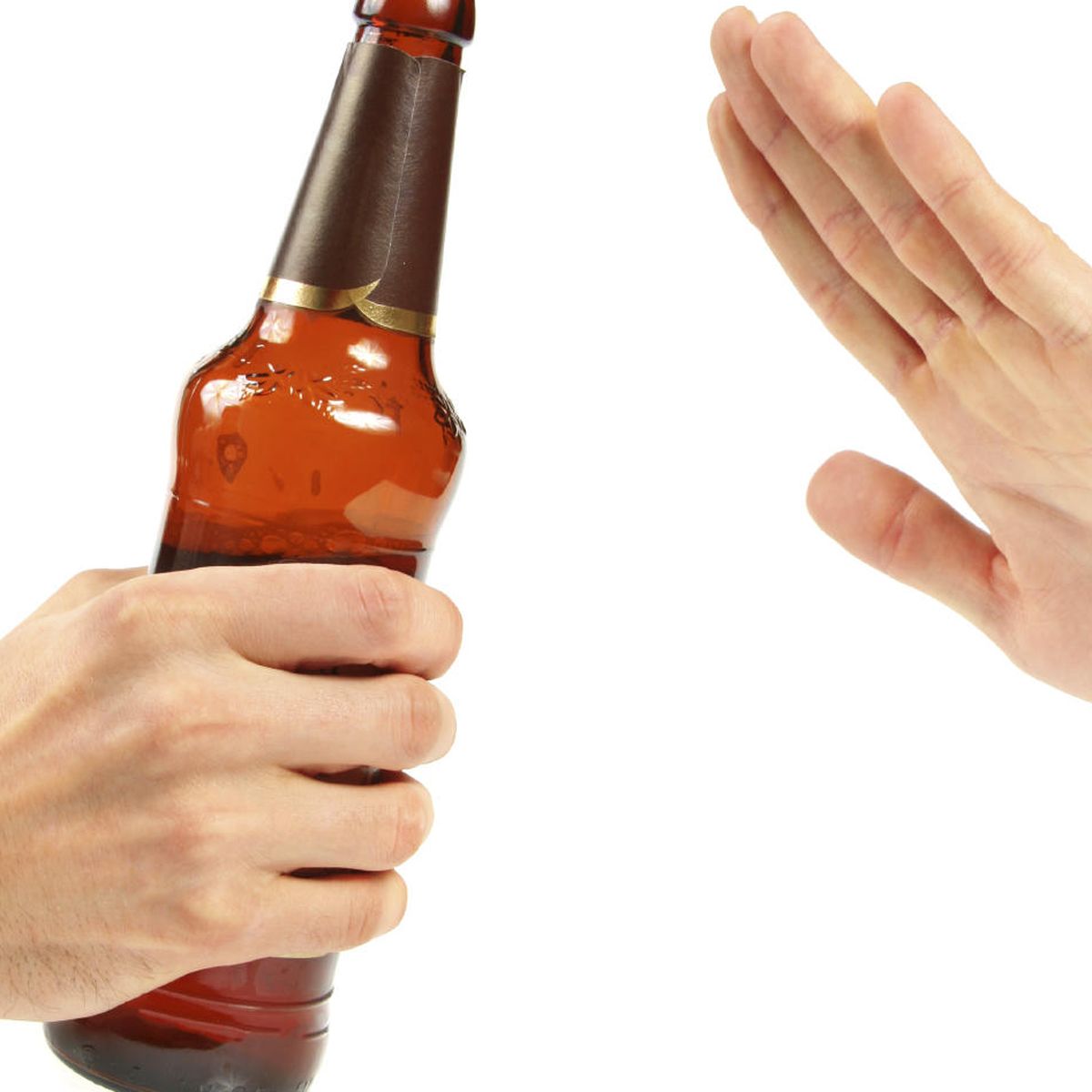 Esta es la mejor manera para dejar de beber alcohol, según los expertos