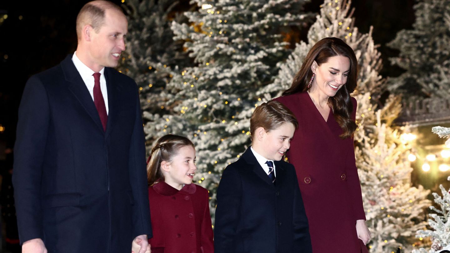 Los príncipes de Gales, junto a George y Charlotte. (Reuters/Henry Nicholls Pool)