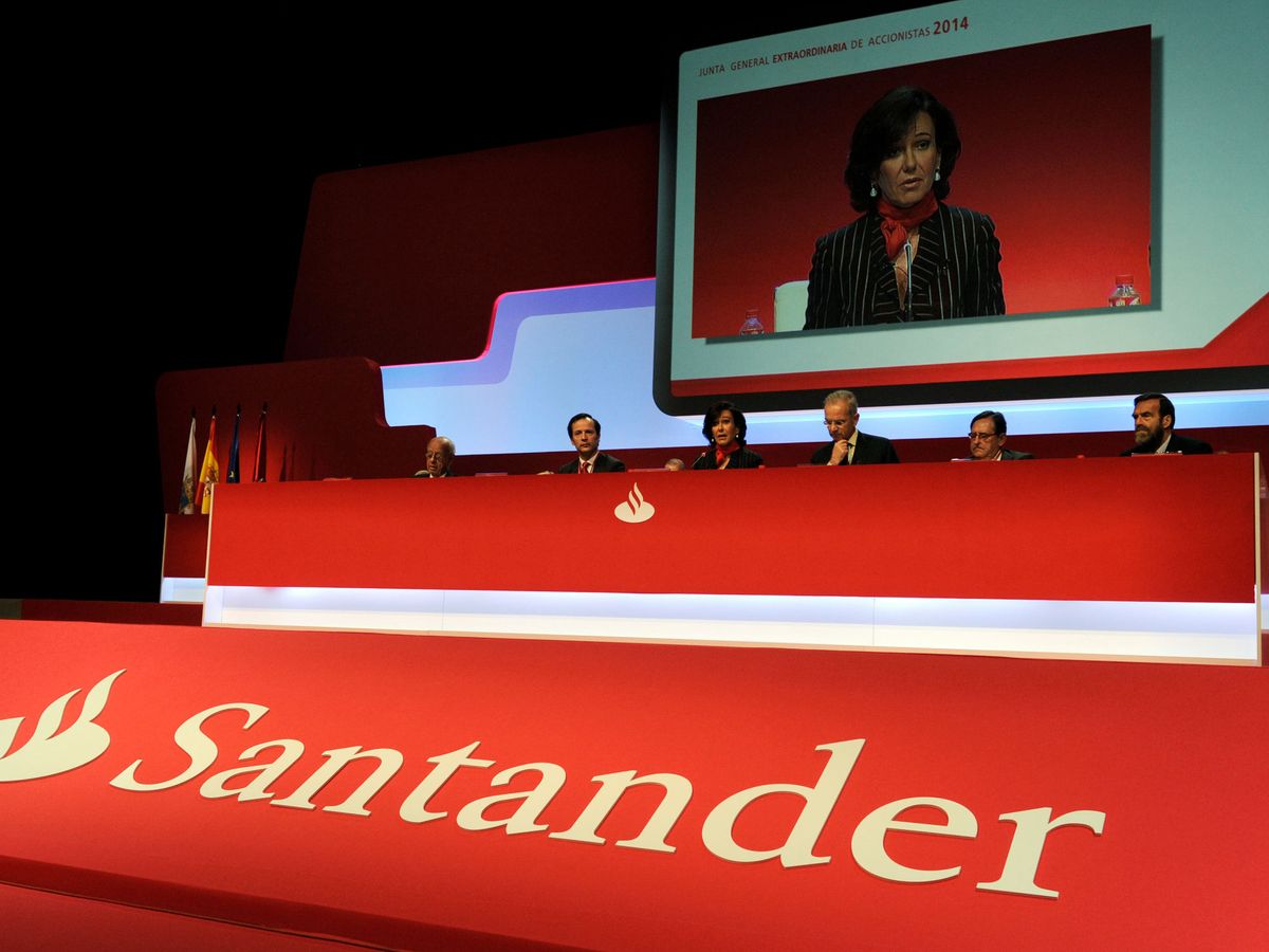Foto: Ana Botín, presidenta de Banco Santander, durante una junta de la entidad en una imagen de archivo. (Reuters)