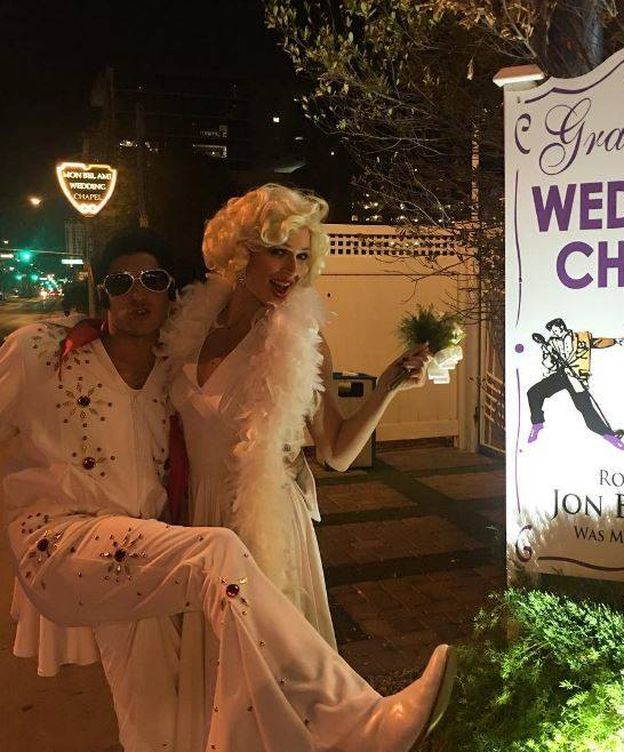 Foto: Cayetano Rivera y Eva González en su peculiar boda en Las Vegas (Instagram)