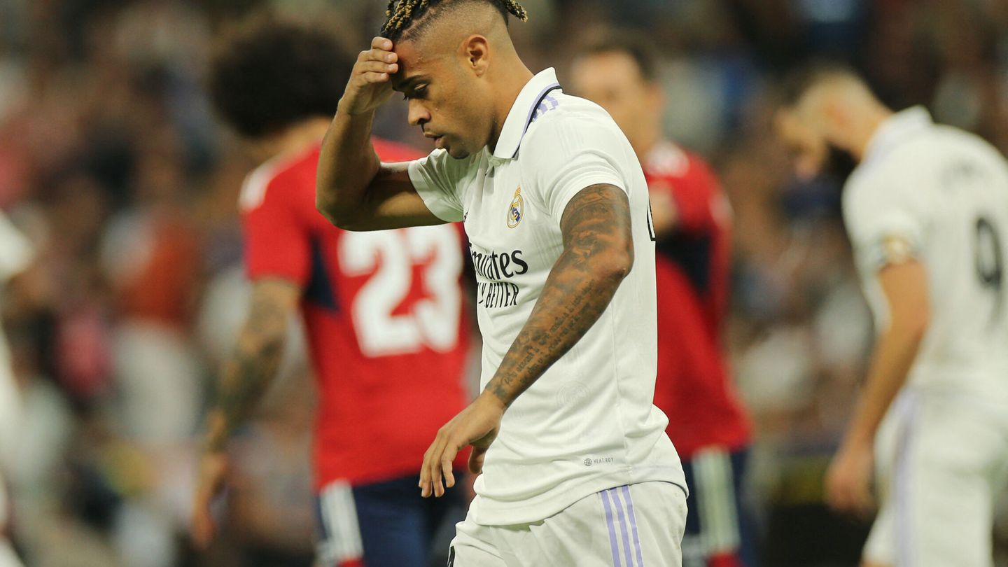 Mariano se lleva la mano a la cabeza en un partido del Real Madrid