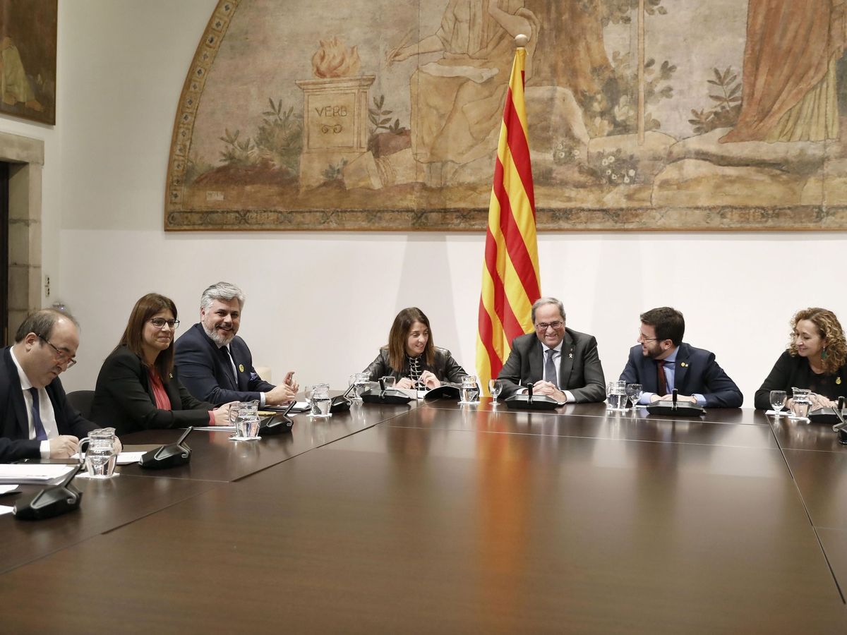 Foto: El presidente de la Generalitat, Quim Torra (3d), y el líder del PSC, Miquel Iceta (i), entre otros. (EFE)