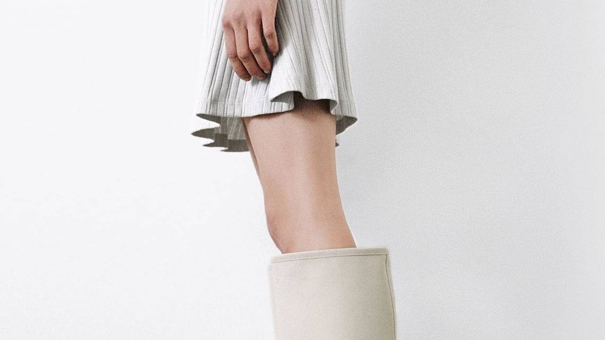 Así se combinan las botas blancas de Zara según el street style de Nueva York 