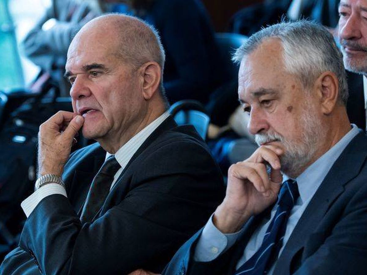Foto: Manuel Chaves y José Antonio Griñán, en una de las sesiones del juicio de los ERE. (EFE)