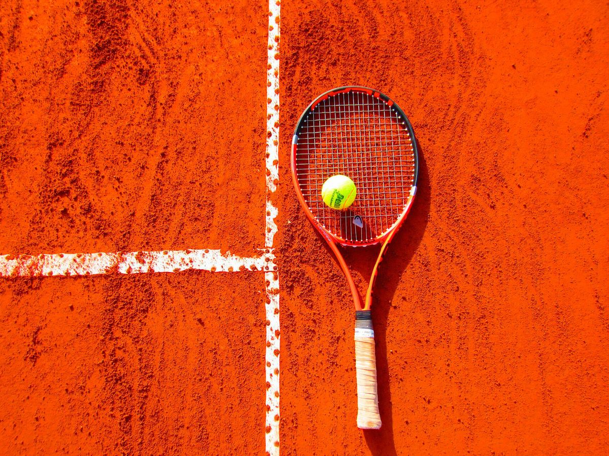 Foto: El equipamiento que necesitas para jugar al tenis (Cynthiamcastro para Pixabay)