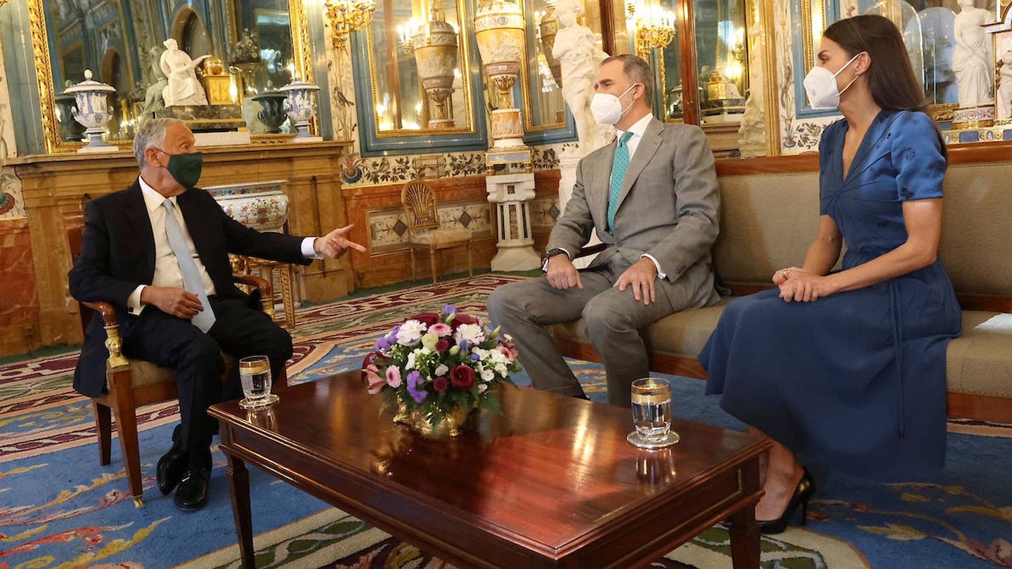 Los reyes Felipe VI y Letizia, durante su encuentro en el Palacio Real con Marcelo Rebelo de Sousa. (Limited Pictures) 