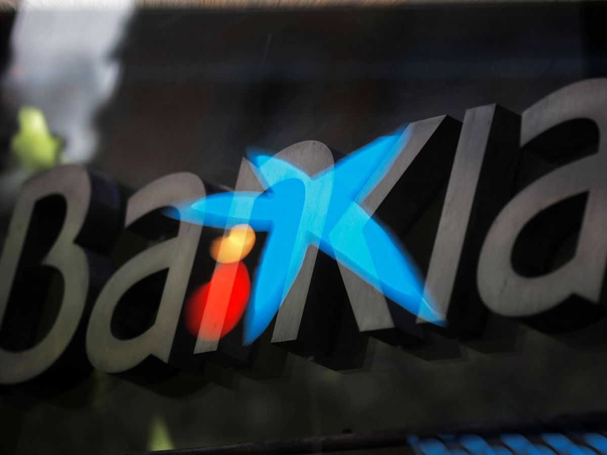 Foto: Logos de CaixaBank y Bankia. (EFE)