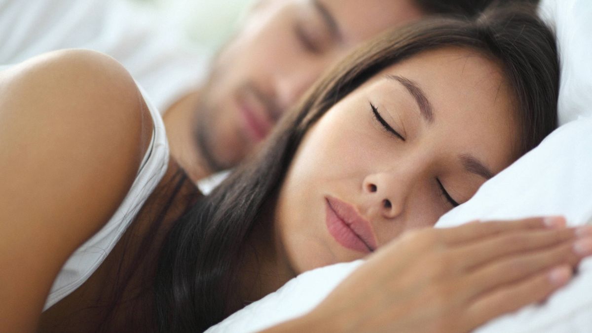 Cinco cosas que crees que te ayudan a dormir bien. Y no. En absoluto