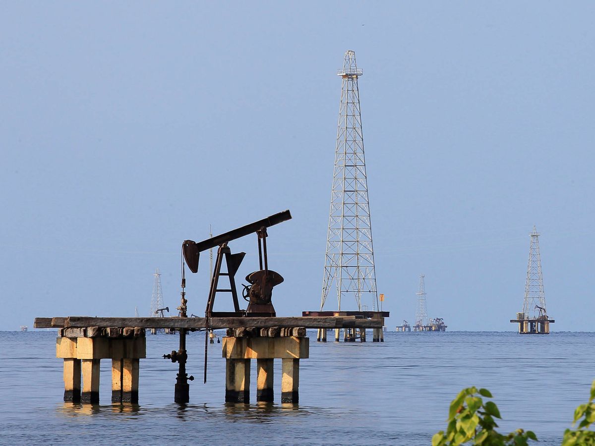 Foto: Un pozo petrolífero en el Lago Maracaibo, en Cabimas, Caracas. (Reuters)